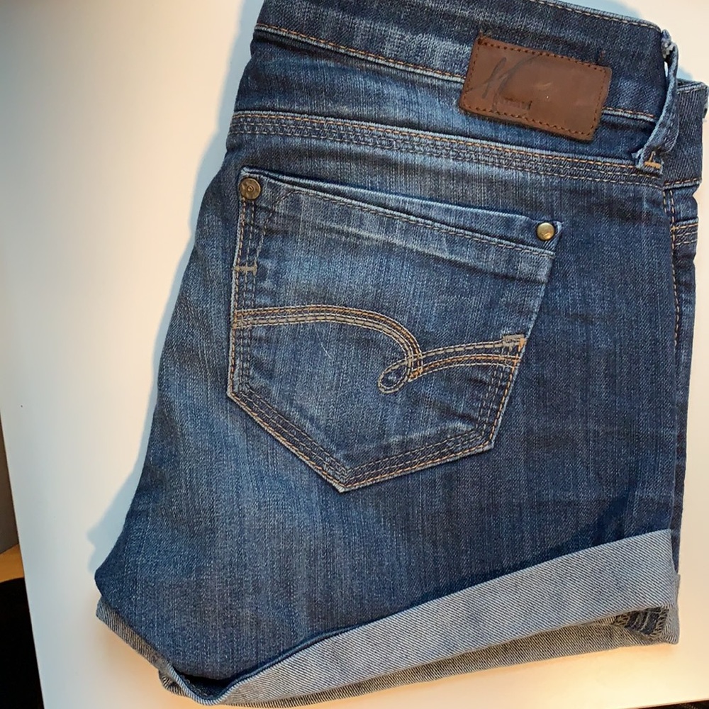 Mavi Shorts - Picture 2 of 2